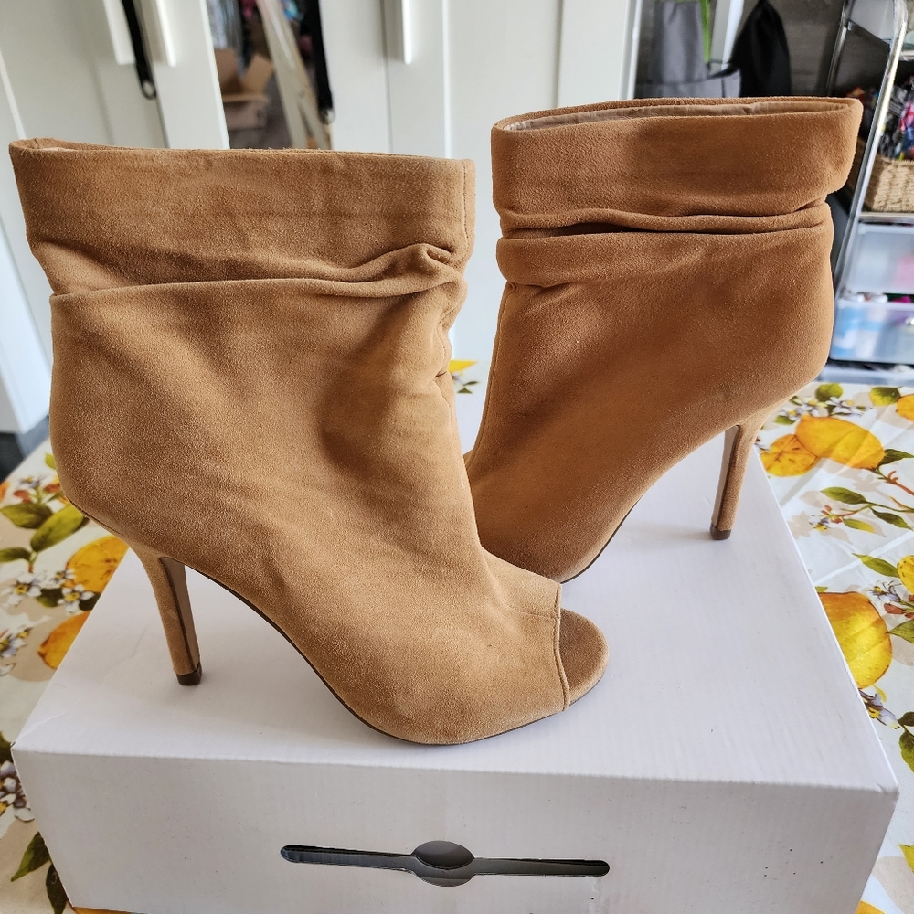 BNWOT Aldo brown suede  high heel